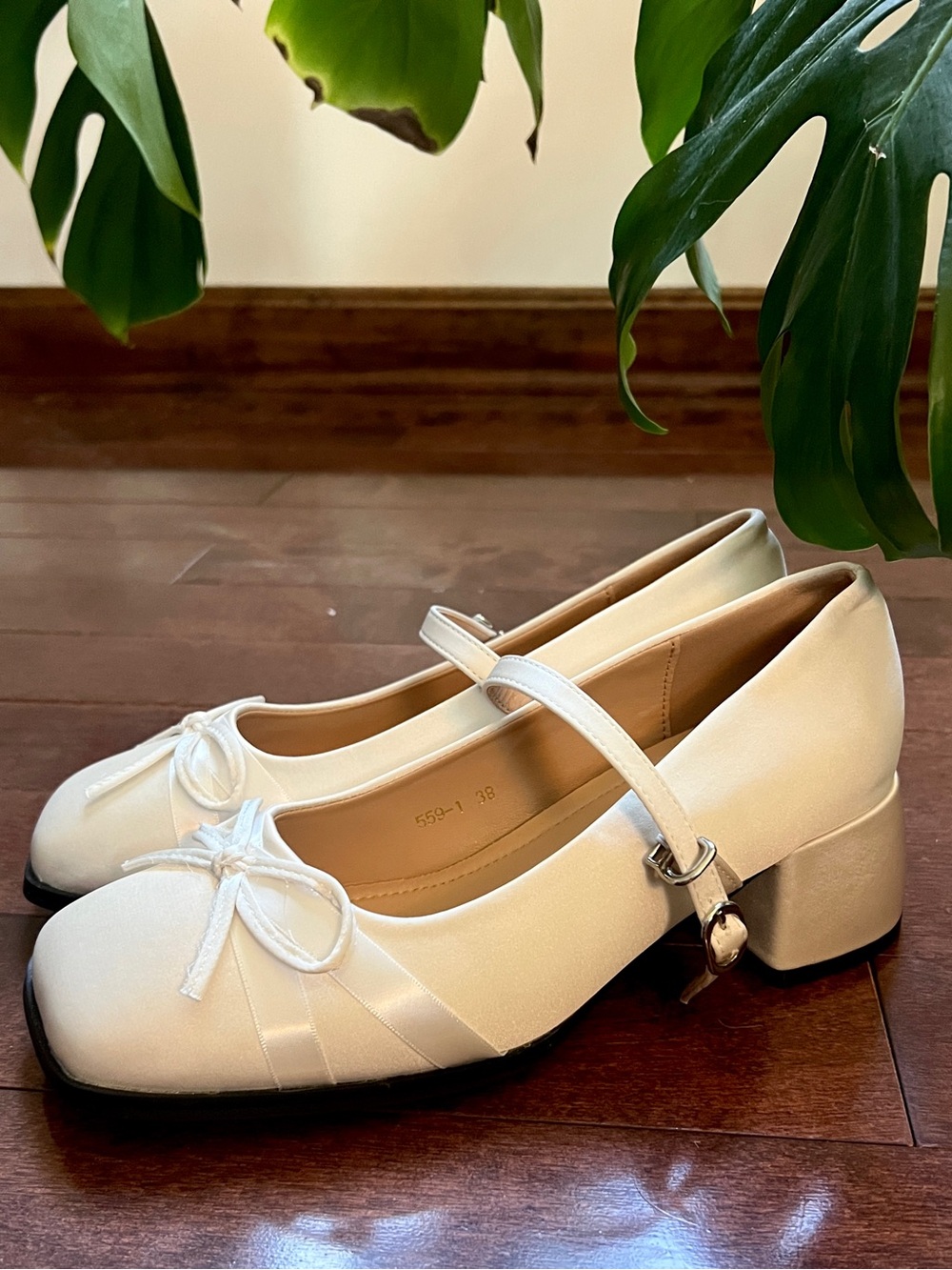 Classic Womens White Mary Jane Block Heel Pumps